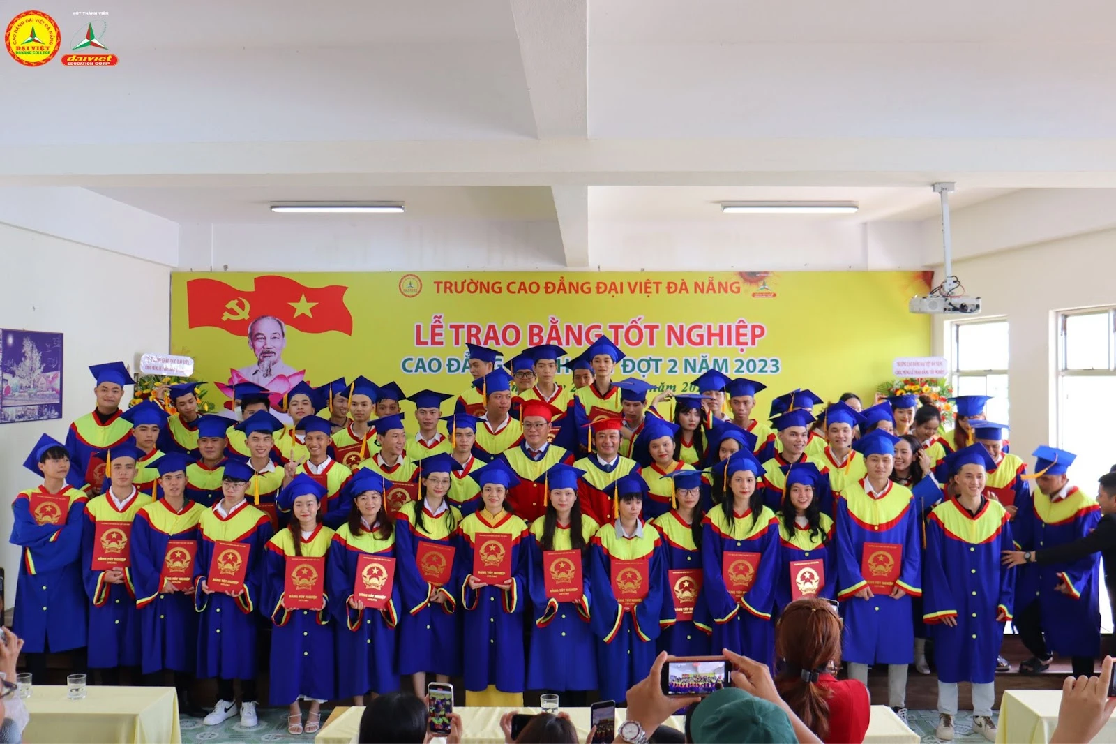 Lễ Tốt Nghiệp 2023 – Hơn 200 Tân Cử Nhân Gia Nhập Thị Trường Lao Động | Trường Cao Đẳng Đại Việt Đà Nẵng