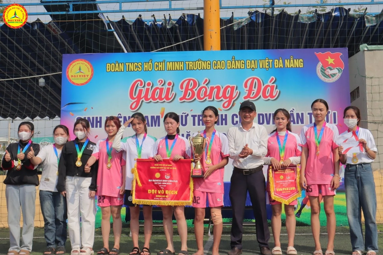 Lộ Diện Quán Quân Giải Bóng Đá Truyền Thống DVE Cup 2024