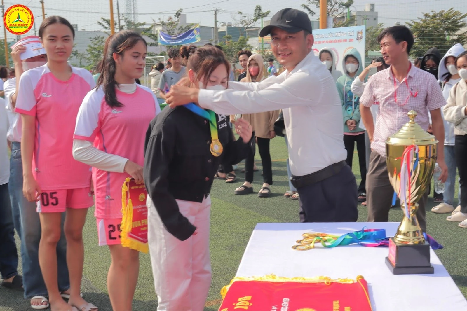 Lộ Diện Quán Quân Giải Bóng Đá Truyền Thống DVE Cup 2024