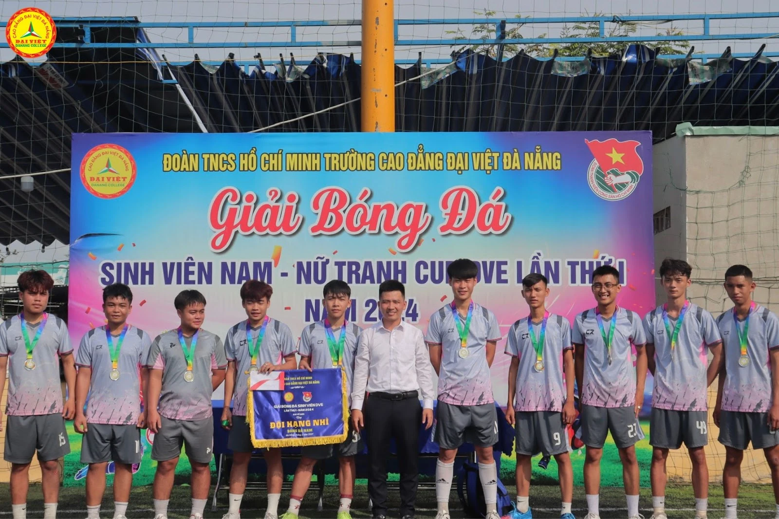 Lộ Diện Quán Quân Giải Bóng Đá Truyền Thống DVE Cup 2024