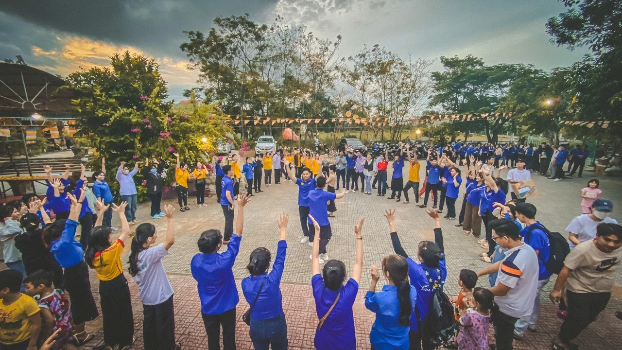 Mang Tết Đoàn Viên Đến Với Các Bạn Nhỏ Chùa Quang Châu 2023