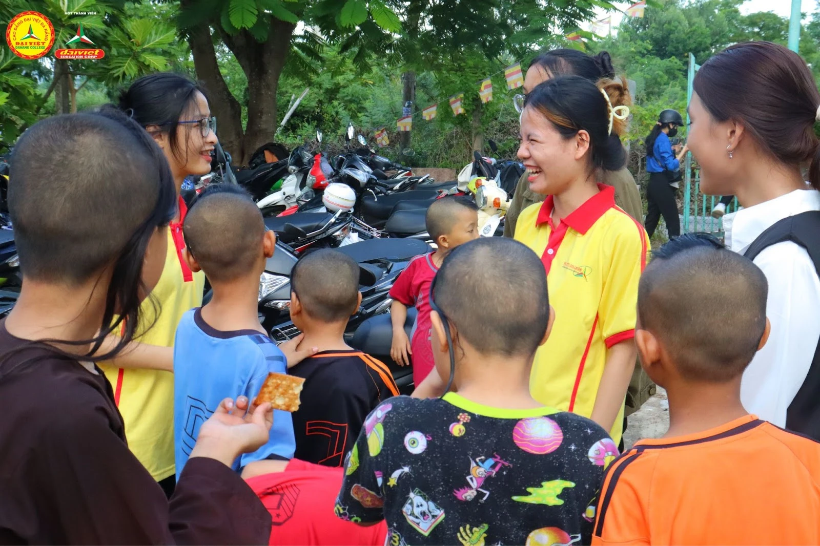 Mang Tết Đoàn Viên Đến Với Các Bạn Nhỏ Chùa Quang Châu 2023