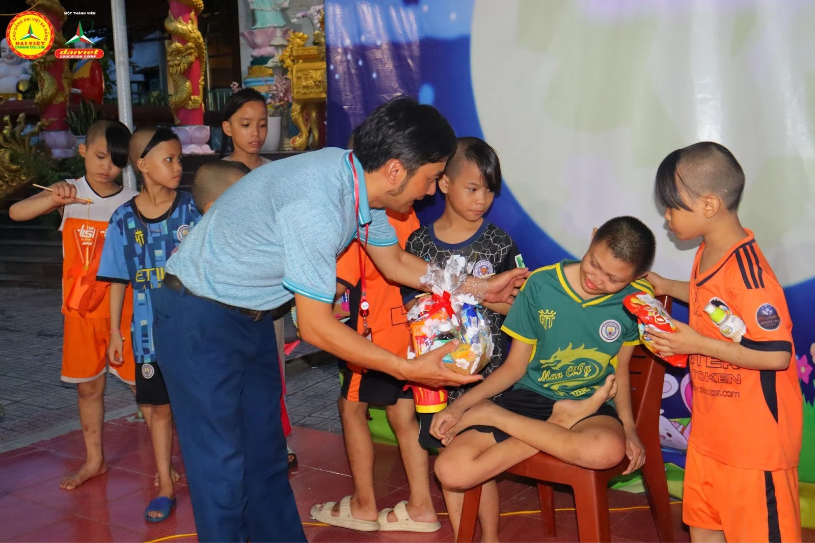 Mang Tết Đoàn Viên Đến Với Các Bạn Nhỏ Chùa Quang Châu 2023