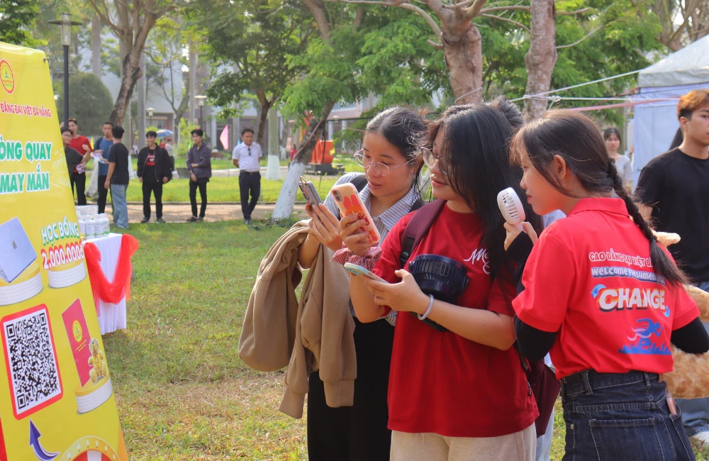 Ngày hội tư vấn tuyển sinh giáo dục nghề nghiệp thu hút đông đảo học sinh Đà Nẵng