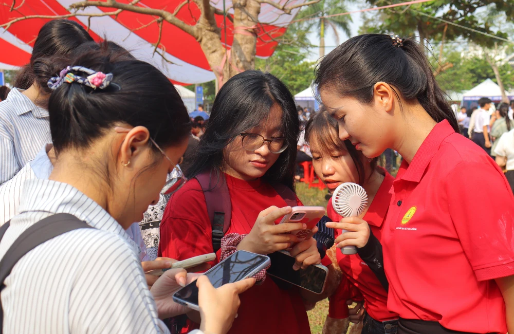 Ngày hội tư vấn tuyển sinh giáo dục nghề nghiệp thu hút đông đảo học sinh Đà Nẵng