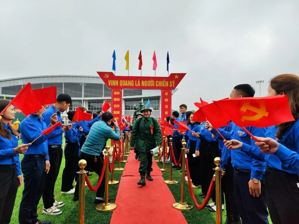 Sinh viên và Luật Nghĩa vụ Quân sự 2025 – Hướng dẫn từ Trường Cao Đẳng Đại Việt Đà Nẵng