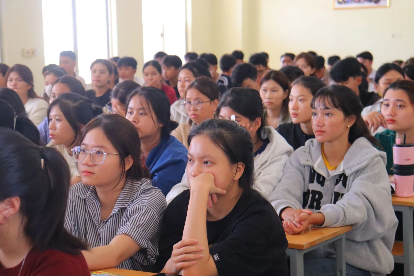 Phổ Biến Quy Chế & Tham Quan Trường – 250 Tân Sinh Viên Khóa 2025–2026 | Trường Cao Đẳng Đại Việt Đà Nẵng