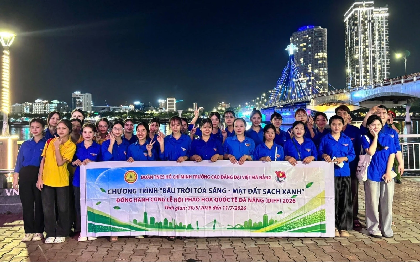 SINH VIÊN CAO ĐẲNG ĐẠI VIỆT ĐÀ NẴNG HOÀN THÀNH CHƯƠNG TRÌNH TÌNH NGUYỆN “BẦU TRỜI TỎA SÁNG – MẶT ĐẤT SẠCH XANH” TẠI LỄ HỘI PHÁO HOA QUỐC TẾ ĐÀ NẴNG (DIFF 2026)