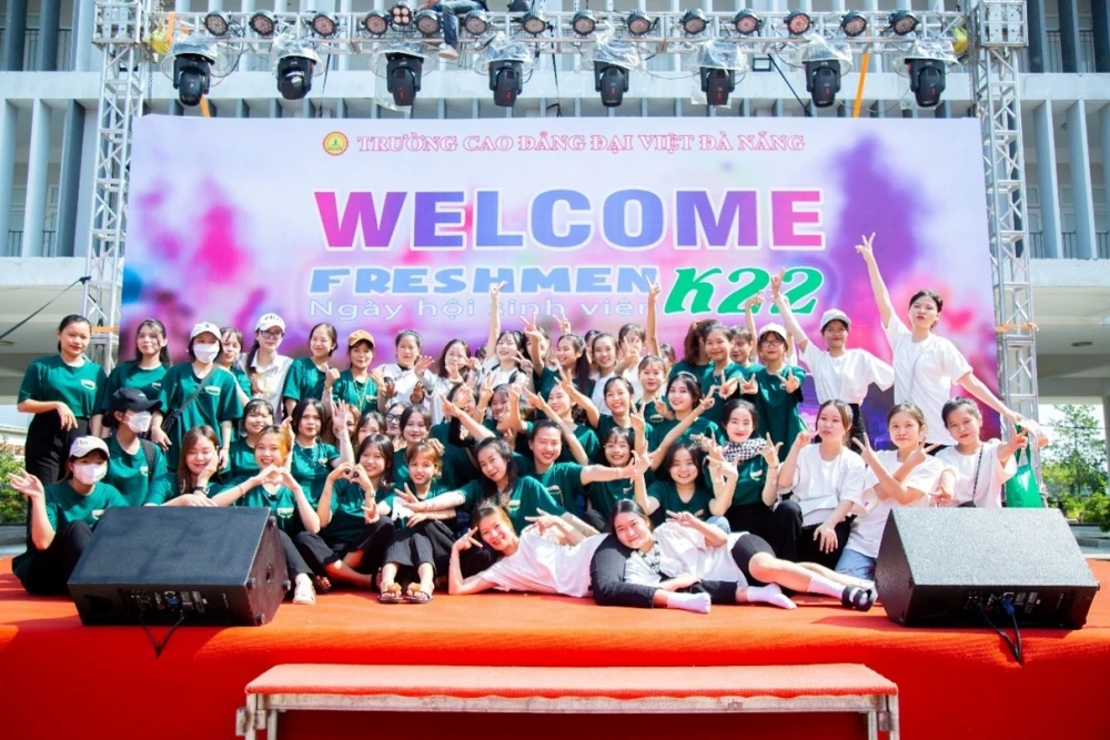 Ngày hội Chào Tân Sinh Viên Đại Việt Đà Nẵng – Sôi động, Rực lửa, Đa sắc | Hoạt động Sinh viên – Đoàn Thanh Niên