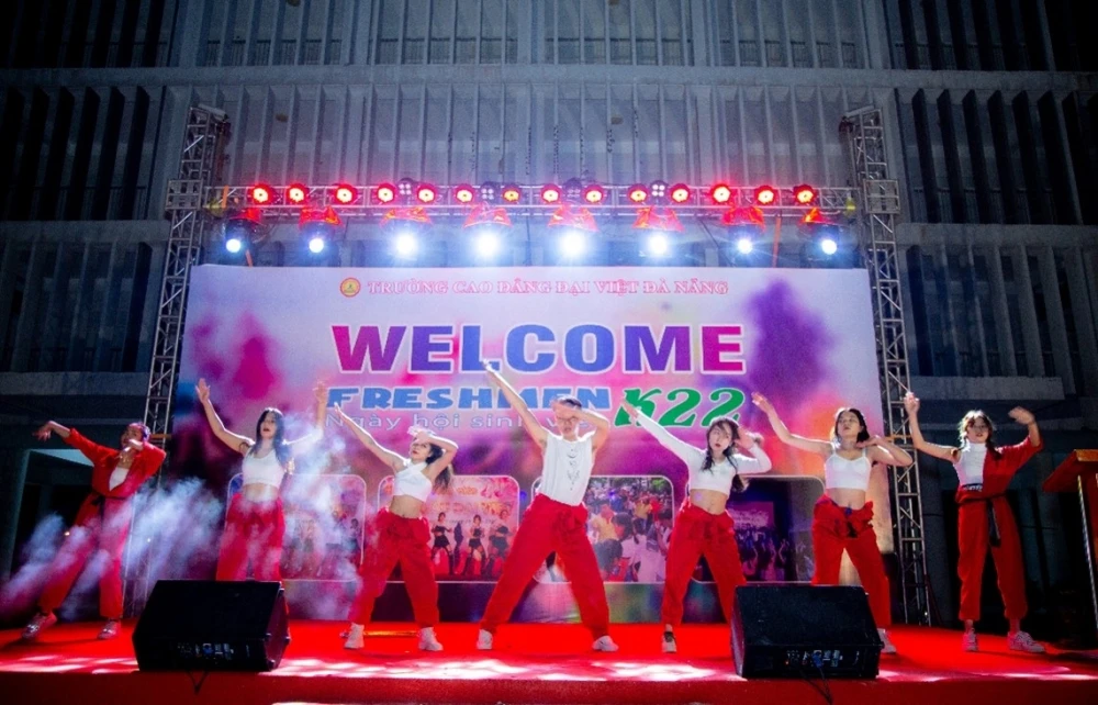 Ngày hội Chào Tân Sinh Viên Đại Việt Đà Nẵng – Sôi động, Rực lửa, Đa sắc | Hoạt động Sinh viên – Đoàn Thanh Niên