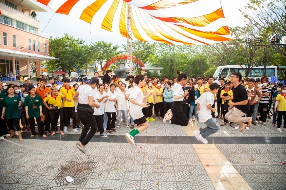 Ngày hội Chào Tân Sinh Viên Đại Việt Đà Nẵng – Sôi động, Rực lửa, Đa sắc | Hoạt động Sinh viên – Đoàn Thanh Niên