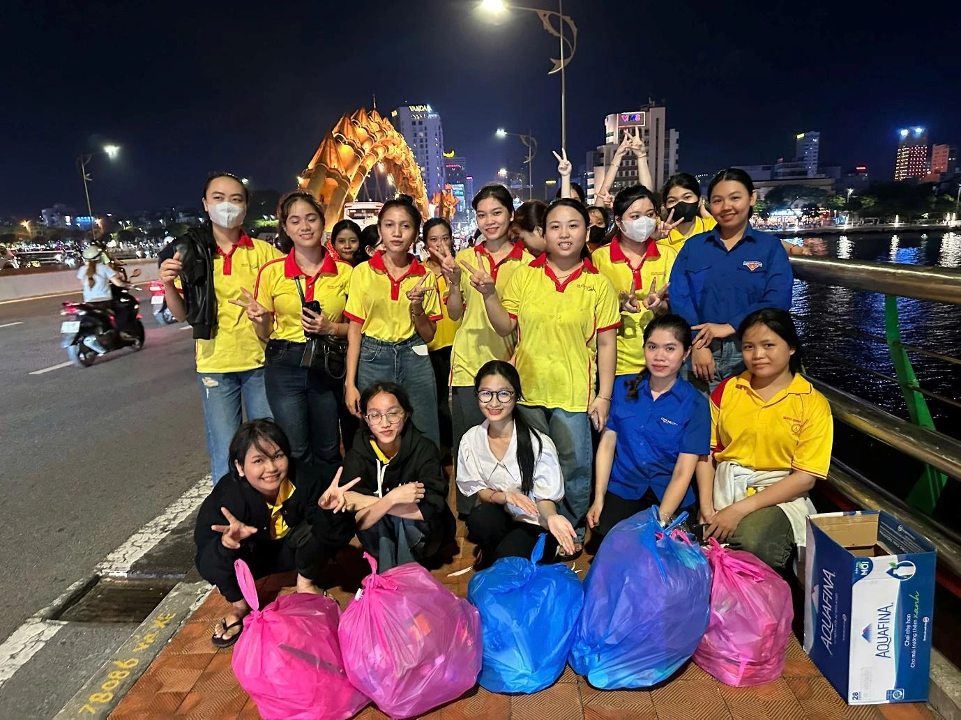 Sinh viên DVE hoàn thành chương trình Sáng bầu trời – Sạch mặt đất tại DIFF 2025 | Trường Cao đẳng Đại Việt Đà Nẵng