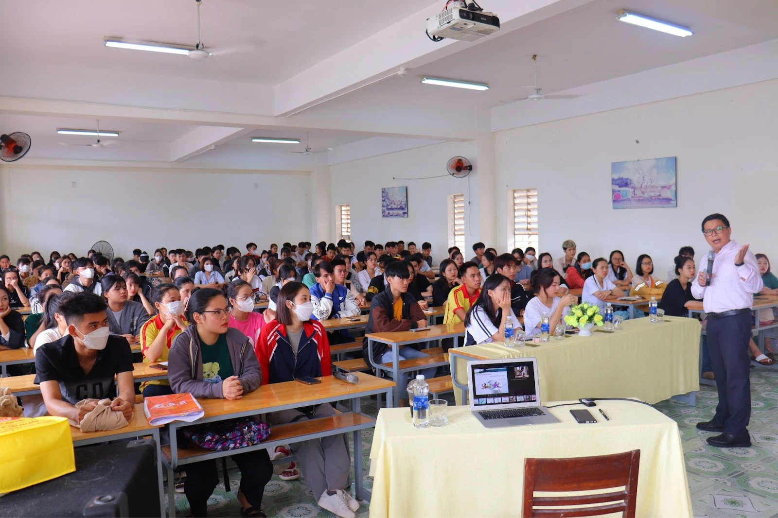 Sinh viên K23 định hình mục tiêu cá nhân cùng diễn giả Bùi Anh Xuân