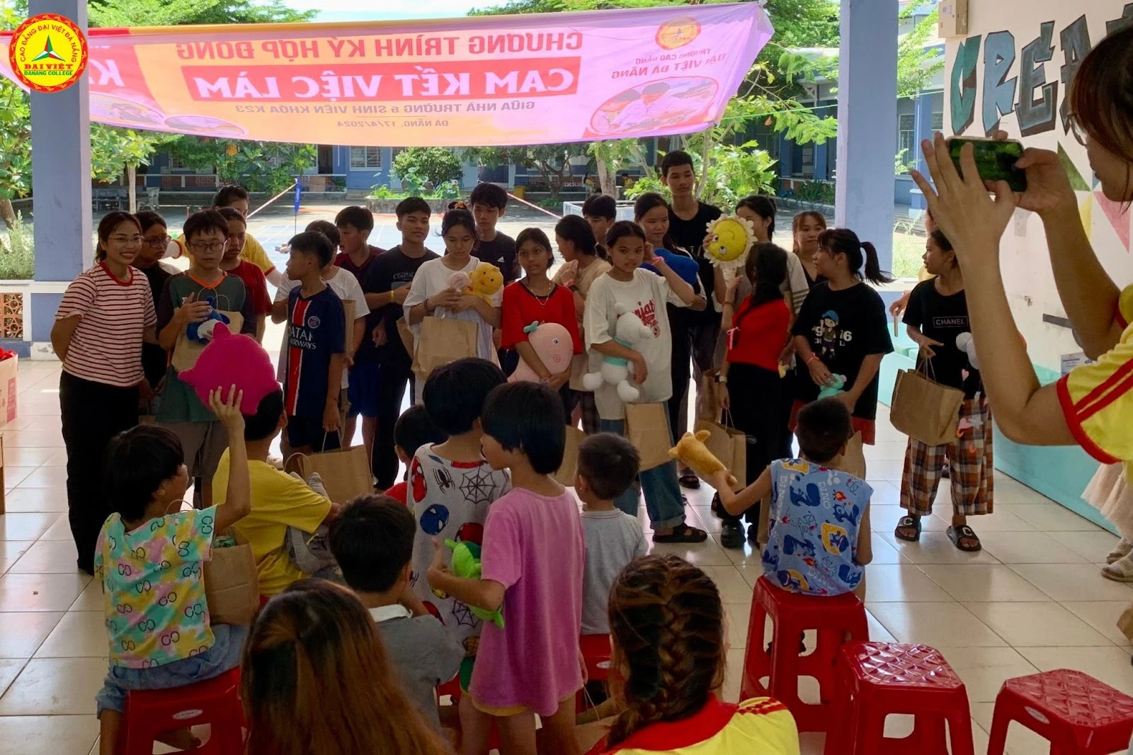 Sinh viên năm nhất gây quỹ hơn 8 triệu cho Mùa hè cho em – Trường Cao đẳng Đại Việt Đà Nẵng