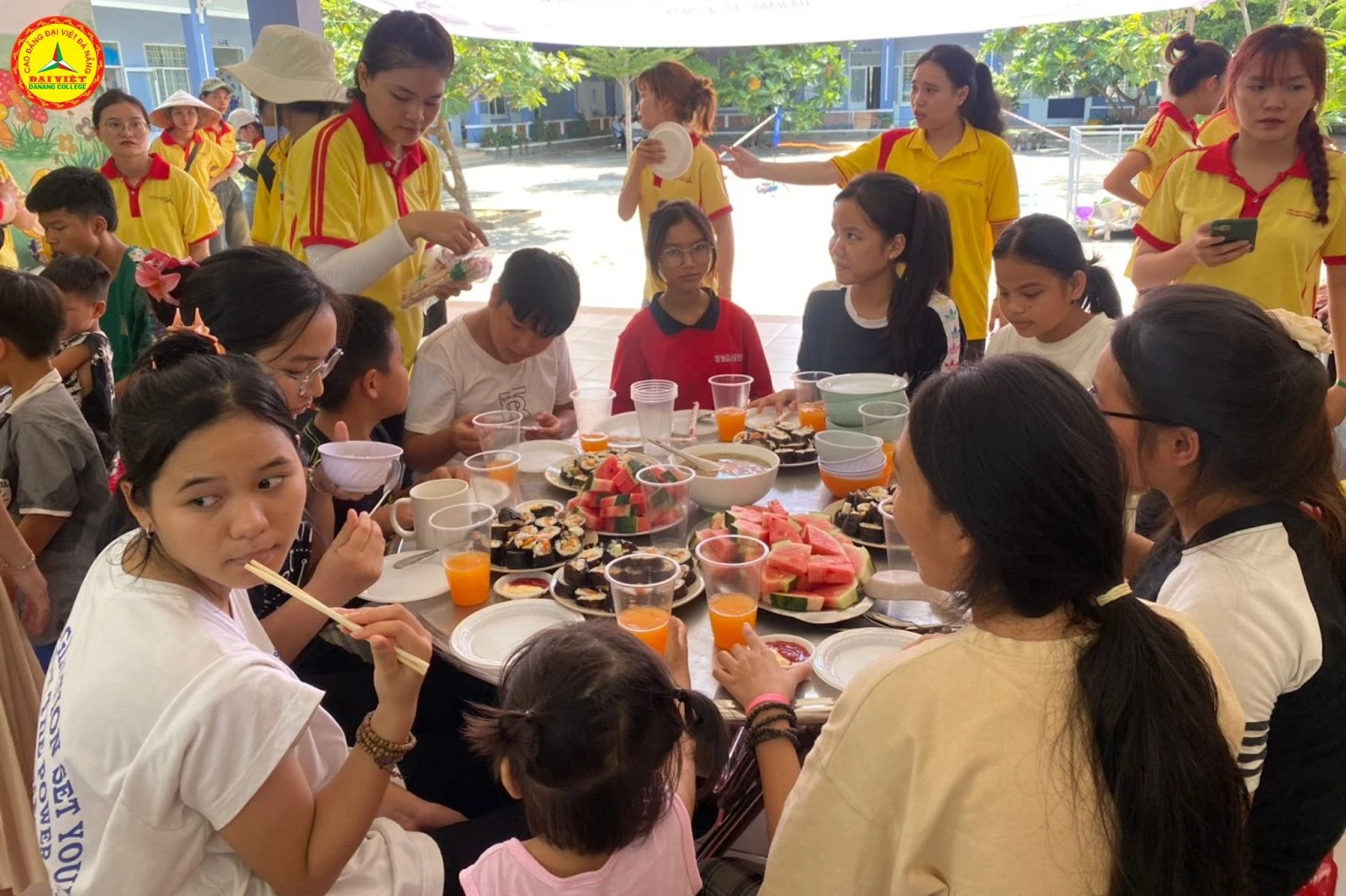 Sinh viên năm nhất gây quỹ hơn 8 triệu cho Mùa hè cho em – Trường Cao đẳng Đại Việt Đà Nẵng