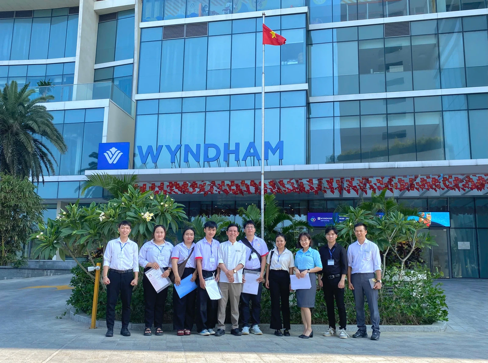 SINH VIÊN NGÀNH QUẢN TRỊ KHÁCH SẠN THAM GIA PHỎNG VẤN VÀ NHẬN VIỆC TẠI WYNDHAM SOLEIL DANANG HOTEL