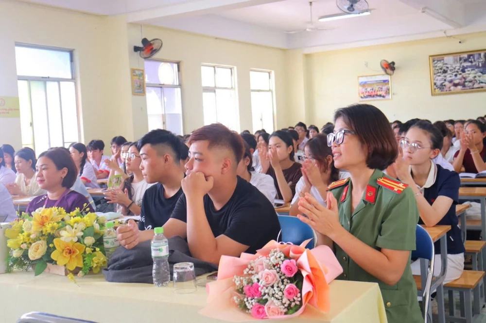 Sinh viên Trường Cao Đẳng Đại Việt Đà Nẵng nói không với bạo lực học đường | Phòng Công tác Sinh viên