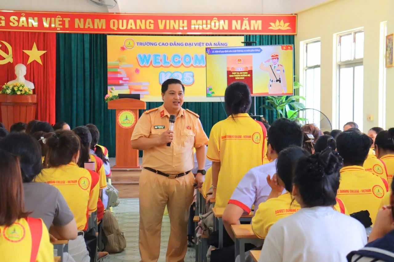 Sinh viên Trường Cao đẳng Đại Việt Đà Nẵng với An toàn giao thông – Hoạt động Phòng Công tác Sinh viên