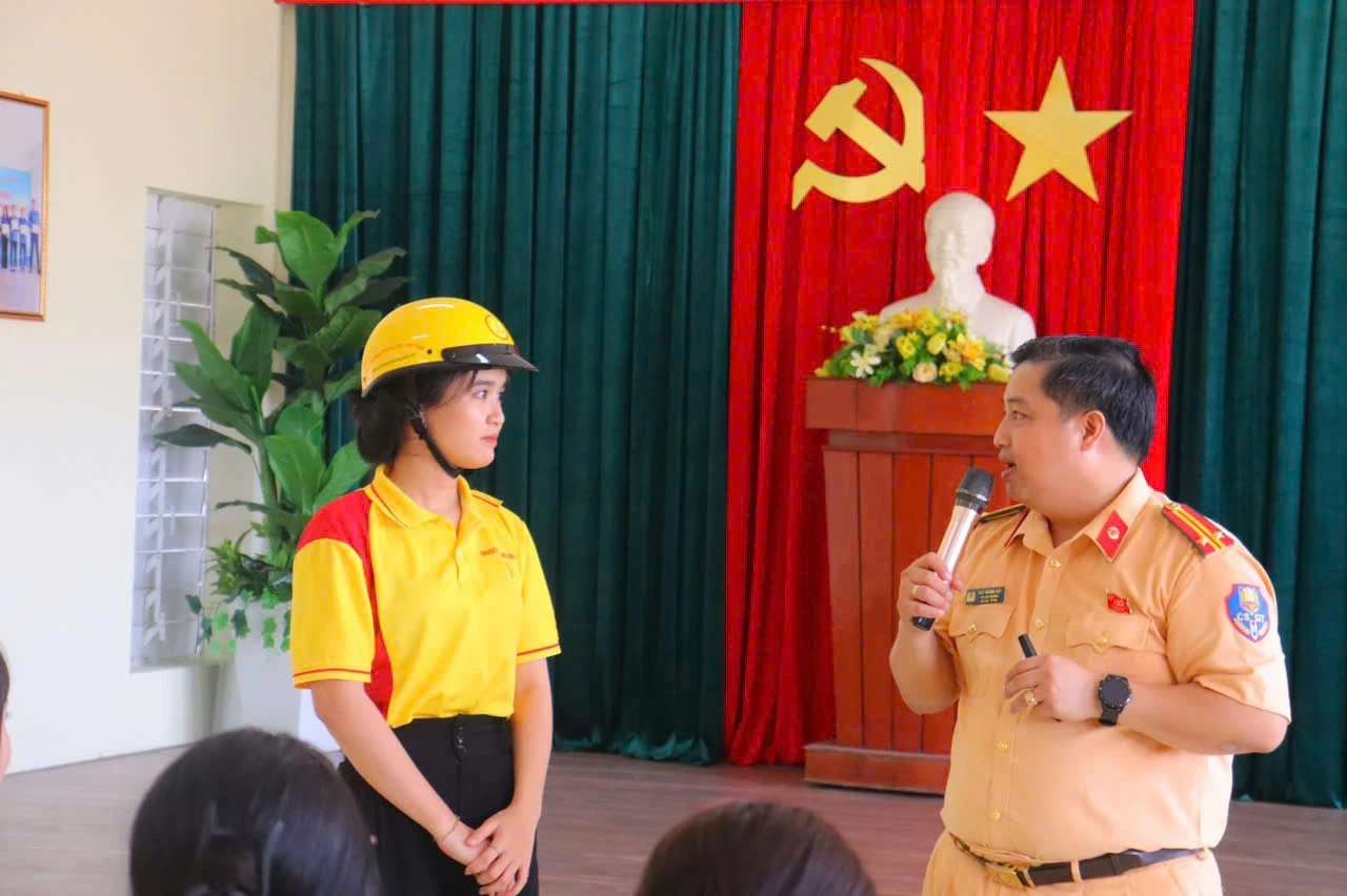 Sinh viên Trường Cao đẳng Đại Việt Đà Nẵng với An toàn giao thông – Hoạt động Phòng Công tác Sinh viên