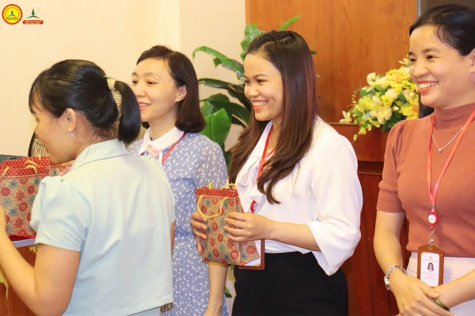 Sôi Nổi Hoạt Động Chào Mừng 20/10 tại Trường Cao Đẳng Đại Việt Đà Nẵng 2023 | Trung Tâm Tuyển Sinh Truyền Thông