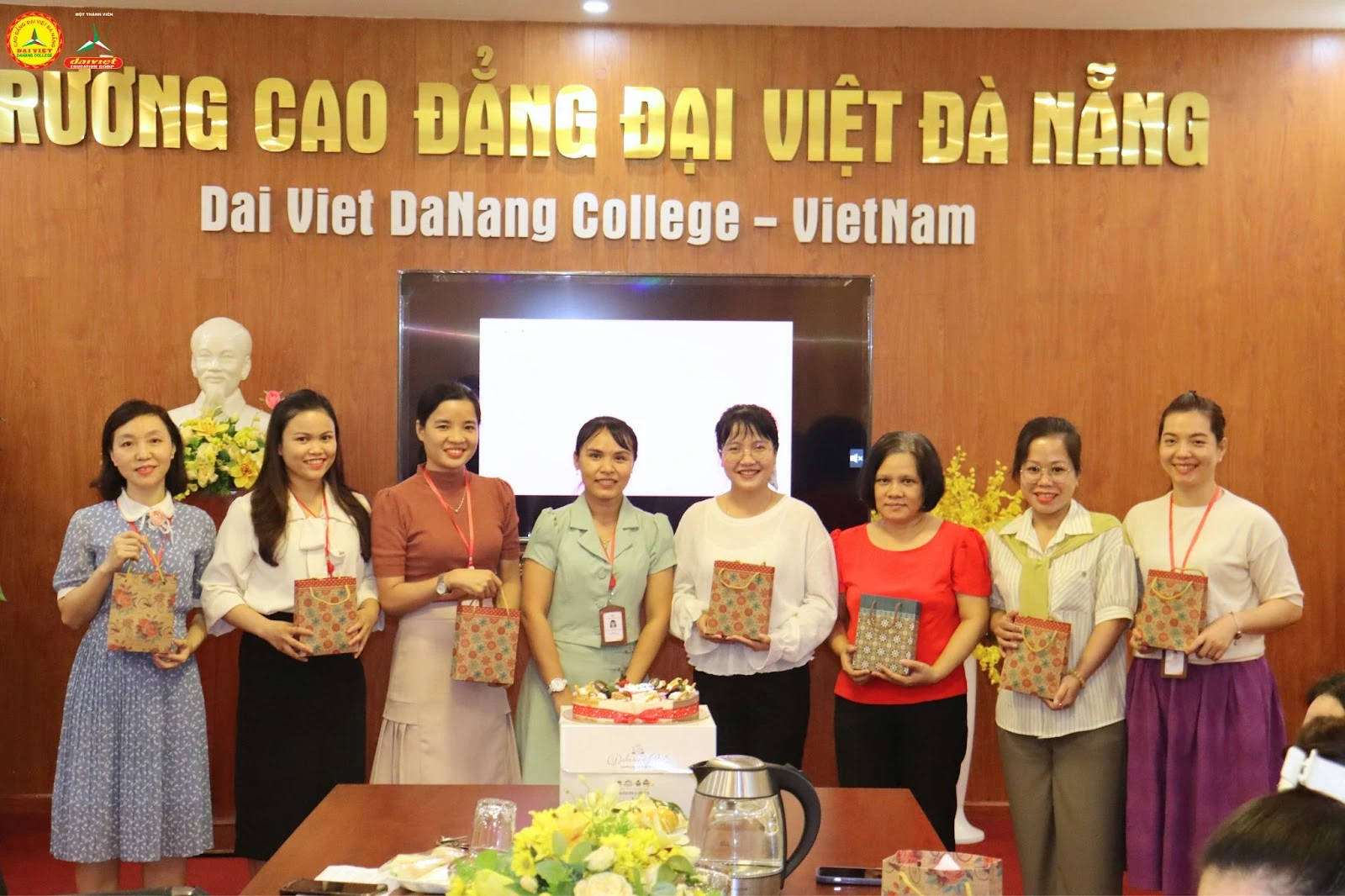 Sôi Nổi Hoạt Động Chào Mừng 20/10 tại Trường Cao Đẳng Đại Việt Đà Nẵng 2023 | Trung Tâm Tuyển Sinh Truyền Thông