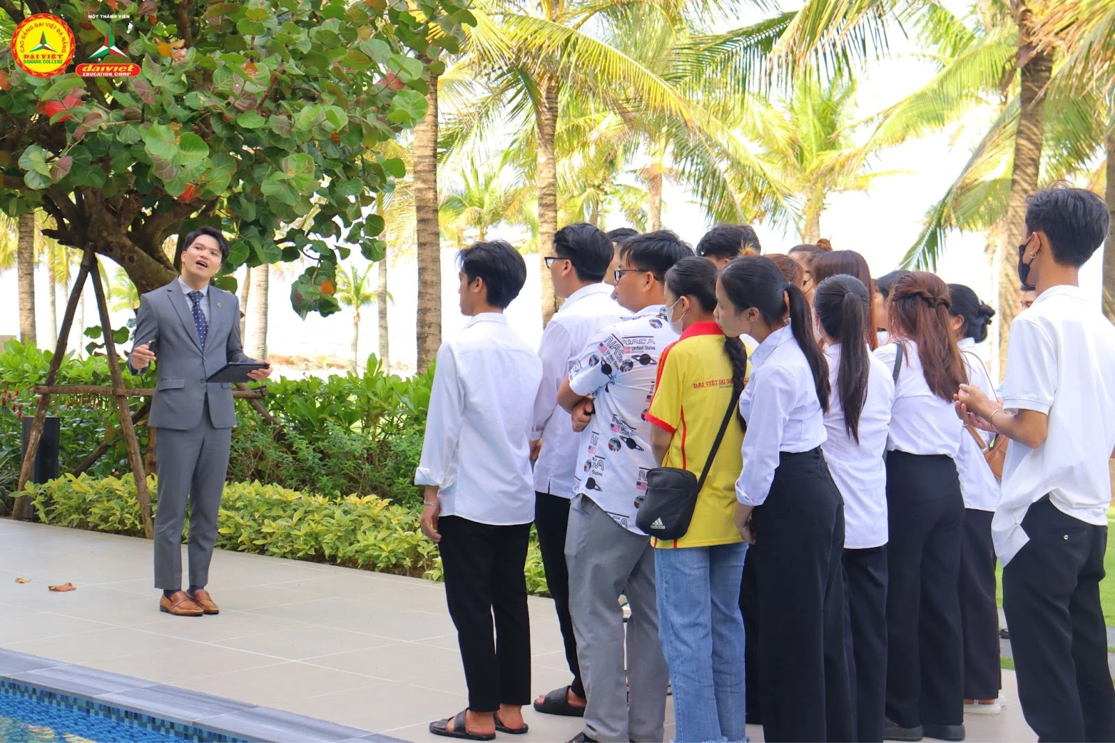 Talkshow Cháy Mãi Lửa Hoteliers 2023 Truyền Lửa Nghề Khách Sạn Cho Sinh Viên Trường Cao Đẳng Đại Việt Đà Nẵng