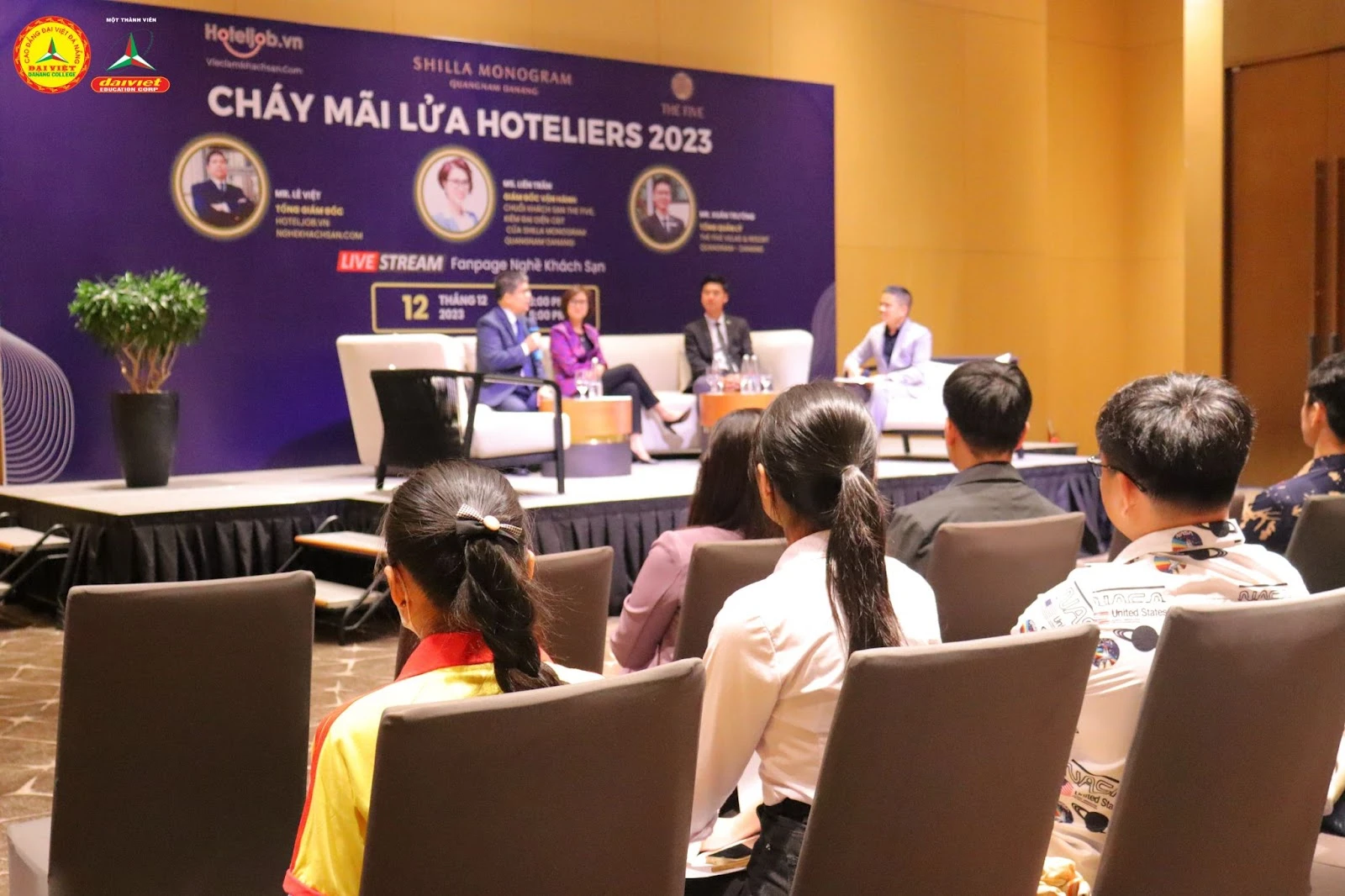 Talkshow Cháy Mãi Lửa Hoteliers 2023 Truyền Lửa Nghề Khách Sạn Cho Sinh Viên Trường Cao Đẳng Đại Việt Đà Nẵng