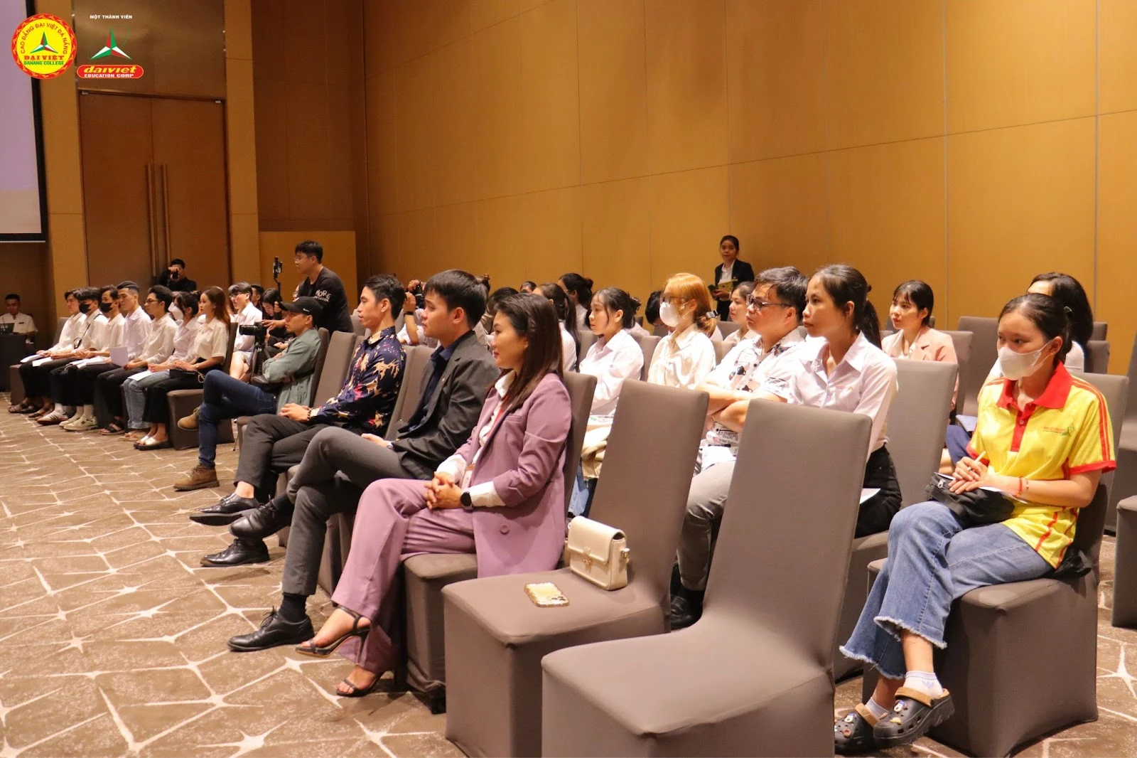 Talkshow Cháy Mãi Lửa Hoteliers 2023 Truyền Lửa Nghề Khách Sạn Cho Sinh Viên Trường Cao Đẳng Đại Việt Đà Nẵng