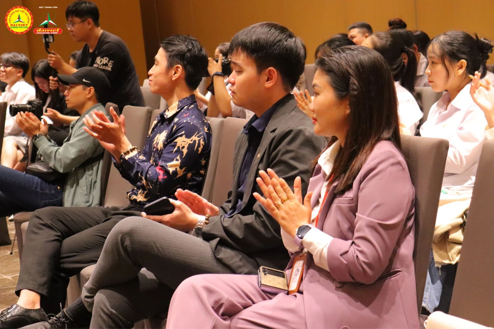 Talkshow Cháy Mãi Lửa Hoteliers 2023 Truyền Lửa Nghề Khách Sạn Cho Sinh Viên Trường Cao Đẳng Đại Việt Đà Nẵng