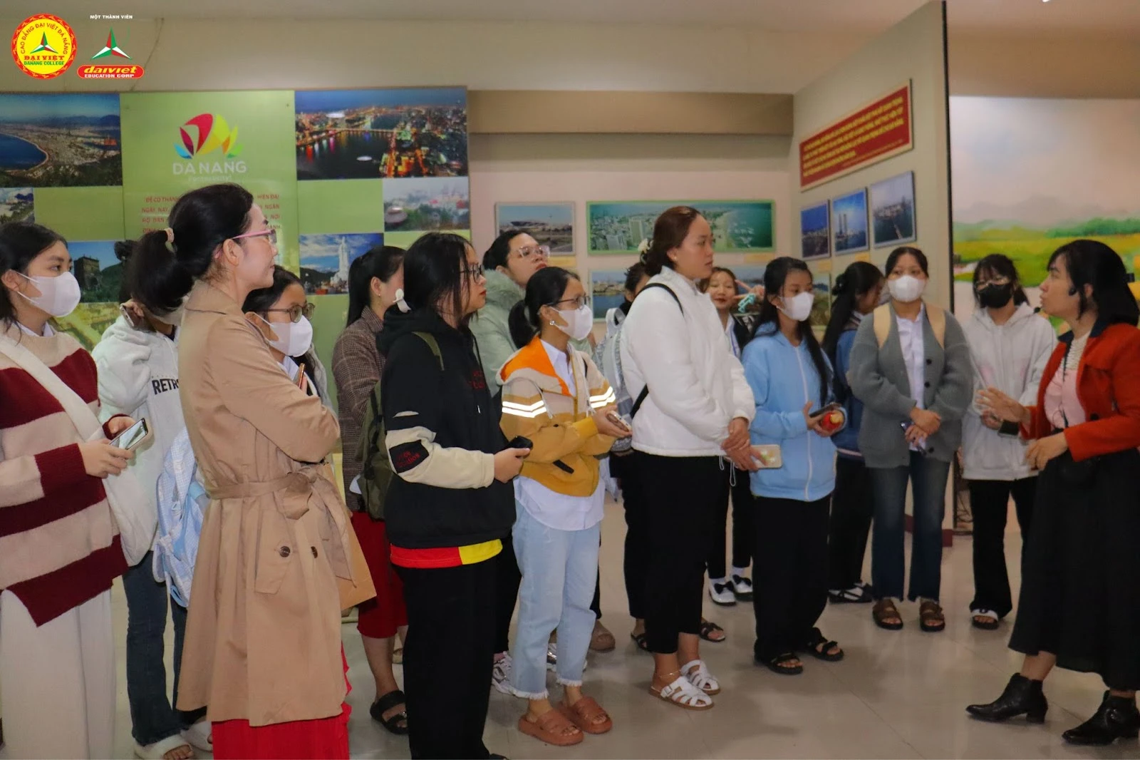 Tân Sinh Viên Đại Việt Đà Nẵng Thích Thú Với Môn Cơ Sở Văn Hóa | Trường Cao Đẳng Đại Việt Đà Nẵng