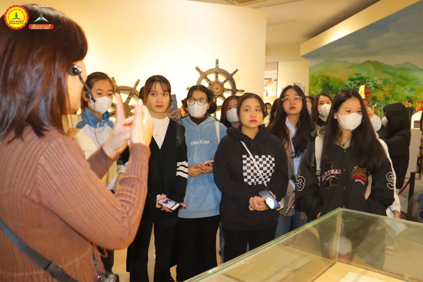 Tân Sinh Viên Đại Việt Đà Nẵng Thích Thú Với Môn Cơ Sở Văn Hóa | Trường Cao Đẳng Đại Việt Đà Nẵng