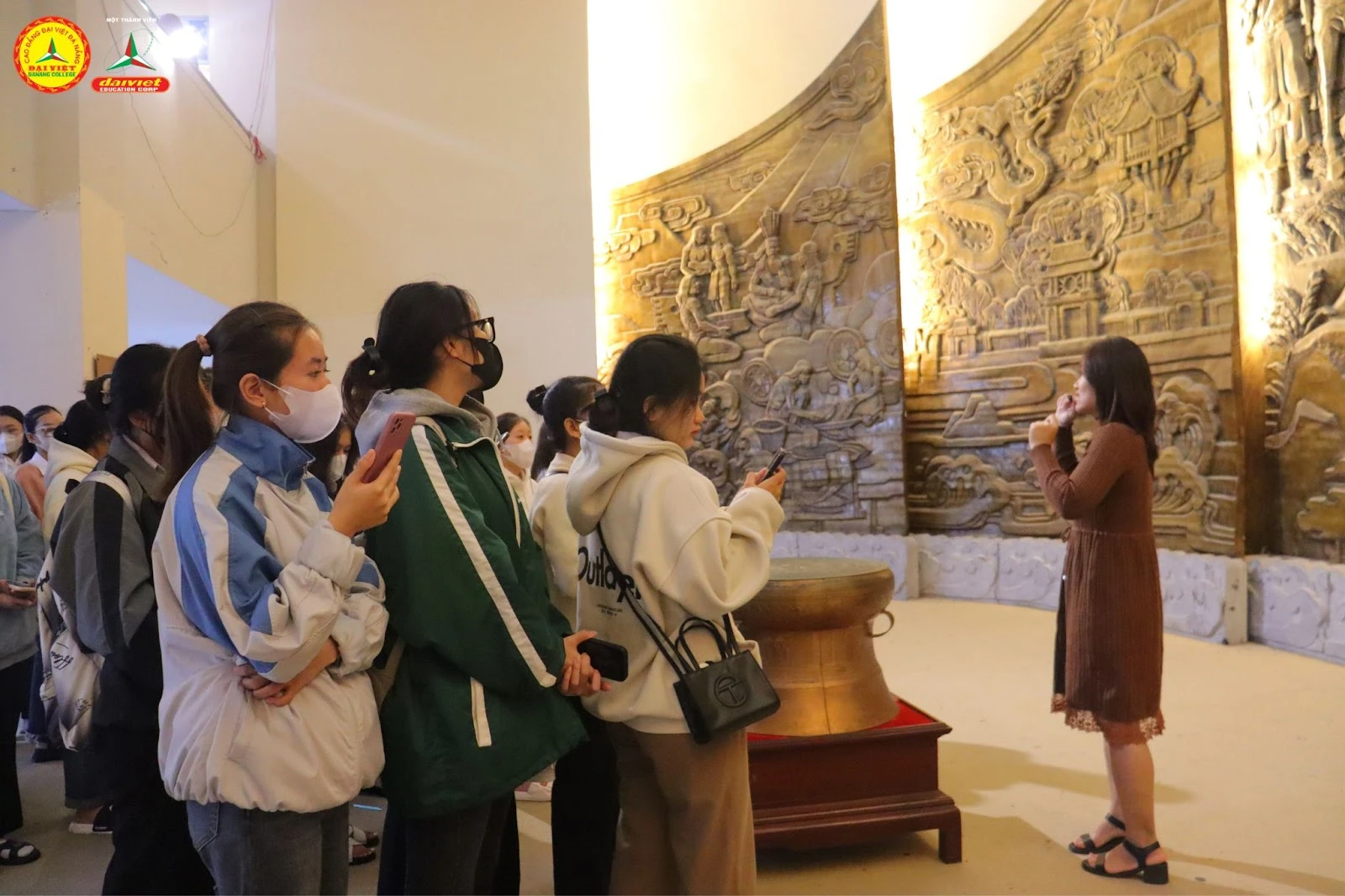 Tân Sinh Viên Đại Việt Đà Nẵng Thích Thú Với Môn Cơ Sở Văn Hóa | Trường Cao Đẳng Đại Việt Đà Nẵng