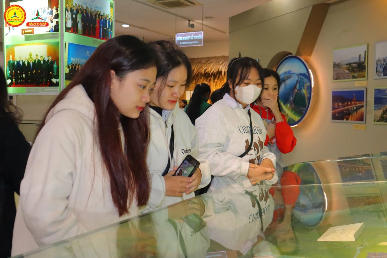 Tân Sinh Viên Đại Việt Đà Nẵng Thích Thú Với Môn Cơ Sở Văn Hóa | Trường Cao Đẳng Đại Việt Đà Nẵng