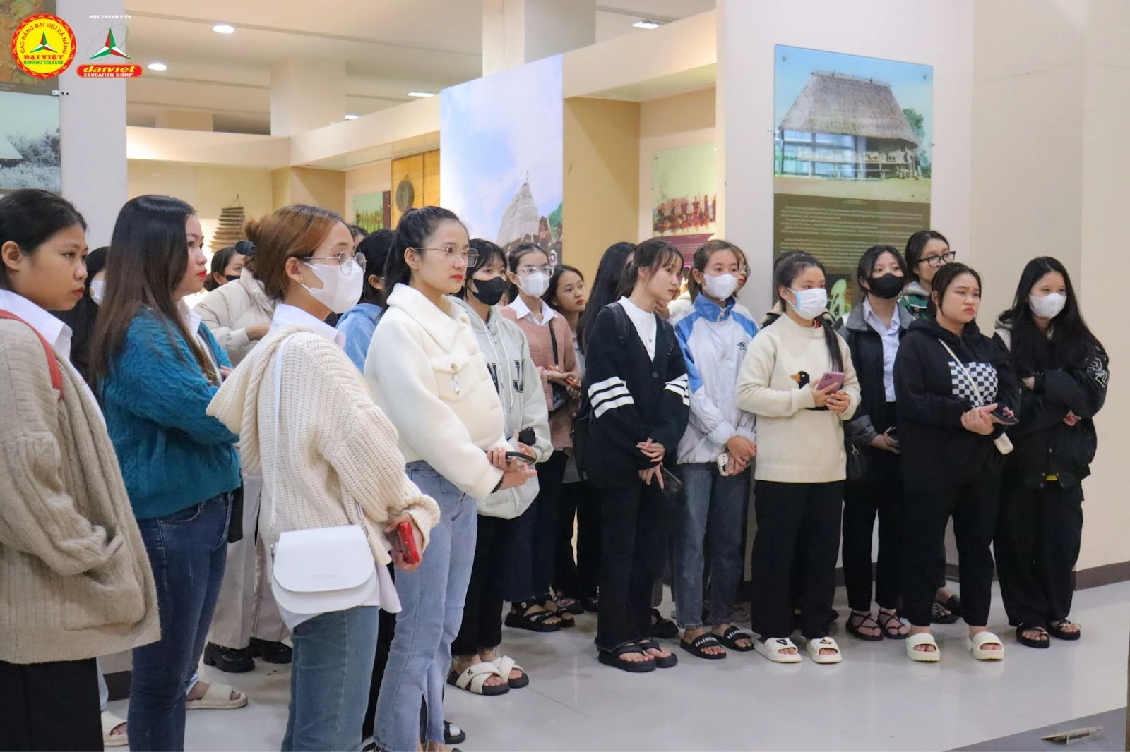 Tân Sinh Viên Đại Việt Đà Nẵng Thích Thú Với Môn Cơ Sở Văn Hóa | Trường Cao Đẳng Đại Việt Đà Nẵng