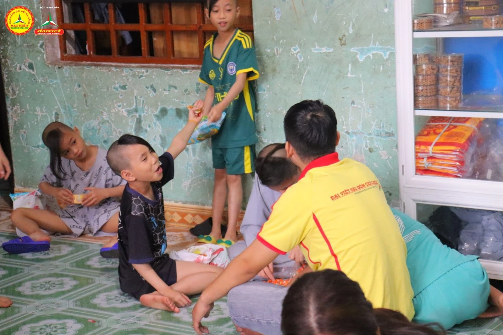 Tết Sẻ Chia – Sinh Viên Trường Cao Đẳng Đại Việt Đà Nẵng Mang Xuân Yêu Thương Đến Chùa Quang Châu