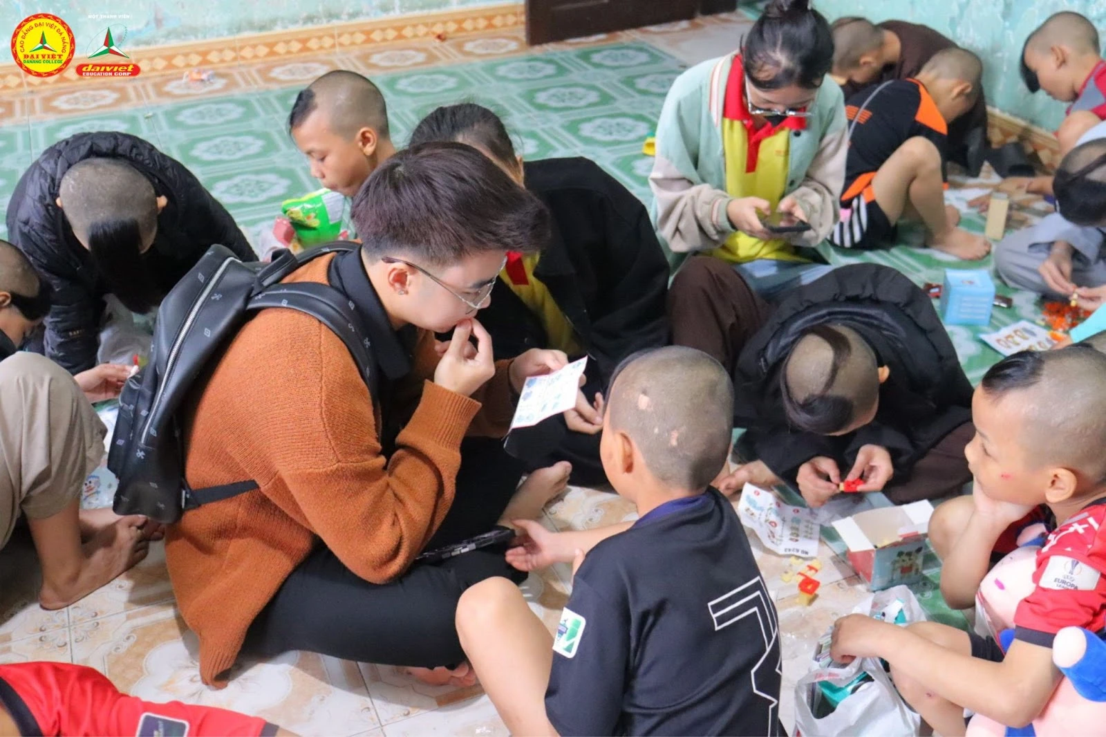 Tết Sẻ Chia – Sinh Viên Trường Cao Đẳng Đại Việt Đà Nẵng Mang Xuân Yêu Thương Đến Chùa Quang Châu