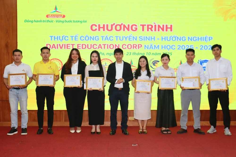Tổng Kết Tuyển Sinh – Hướng Nghiệp Thành Công 2025 | Trường Cao Đẳng Đại Việt Đà Nẵng