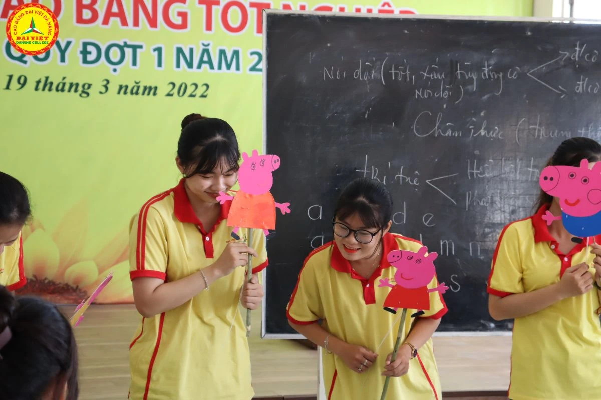 Top 5 Ngành Học Hot 2025 – Dễ Tìm Việc – Trường Cao Đẳng Đại Việt Đà Nẵng