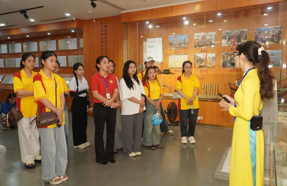 TRẢI NGHIỆM THỰC TẾ – HÀNH TRÌNH BỒI ĐẮP LÒNG YÊU NƯỚC CHO SINH VIÊN ĐẠI VIỆT ĐÀ NẴNG