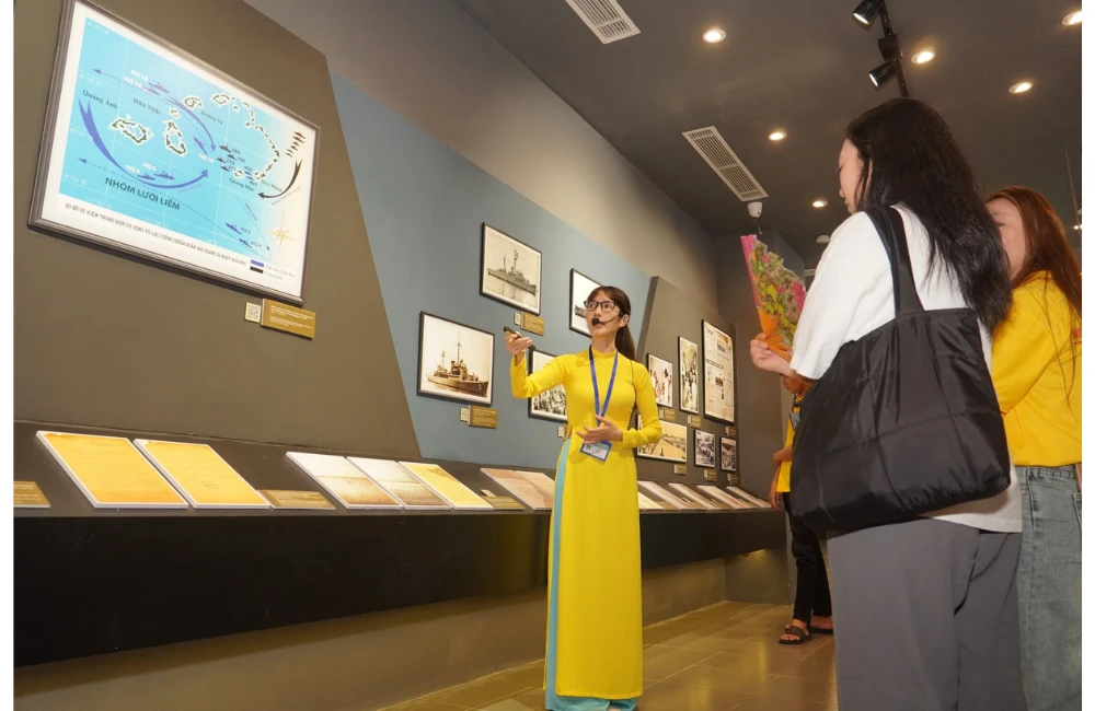 TRẢI NGHIỆM THỰC TẾ – HÀNH TRÌNH BỒI ĐẮP LÒNG YÊU NƯỚC CHO SINH VIÊN ĐẠI VIỆT ĐÀ NẴNG