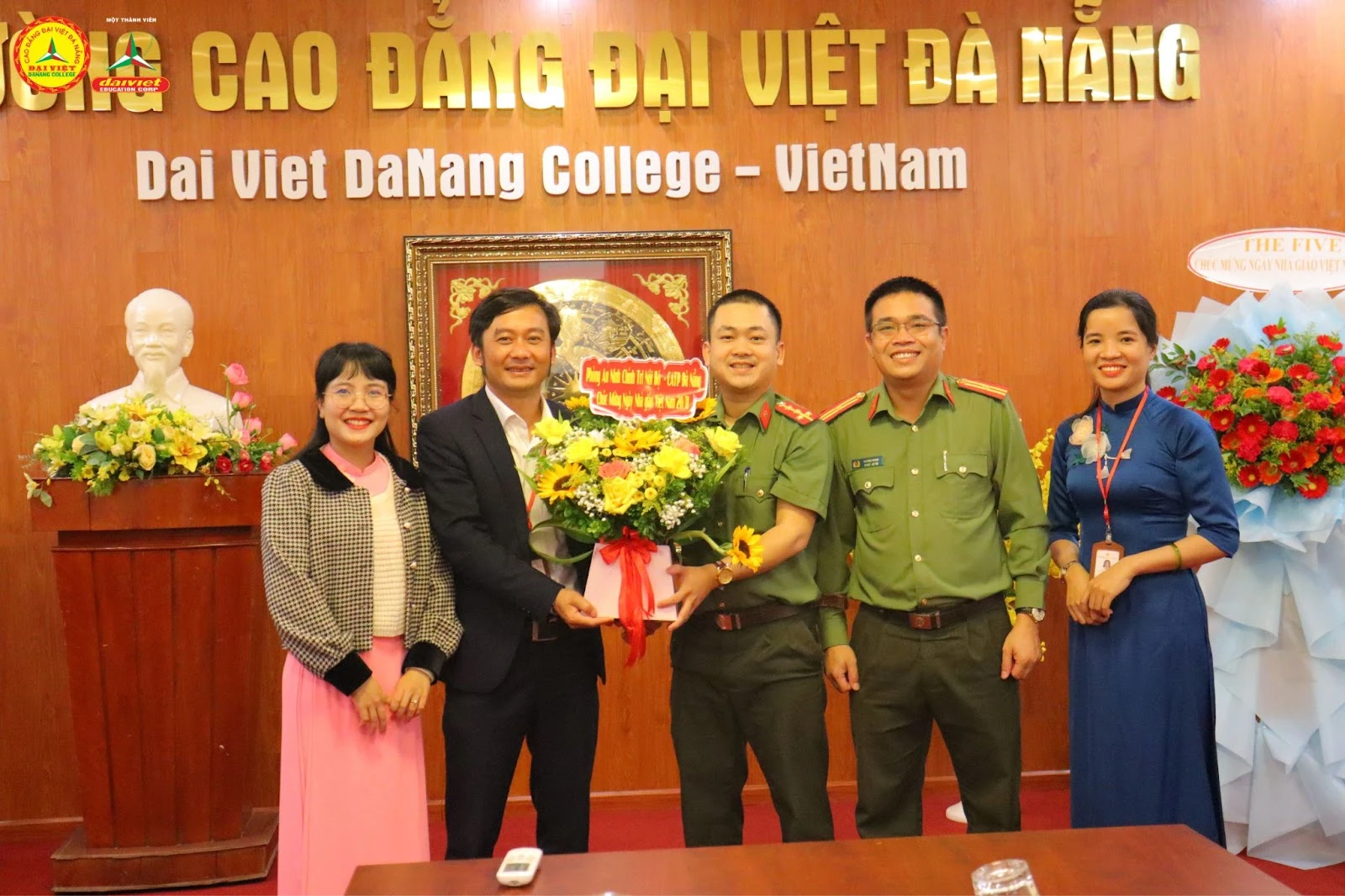 Tri Ân 20/11 Tinh Thần Tôn Sư Trọng Đạo Tại Trường Cao Đẳng Đại Việt Đà Nẵng