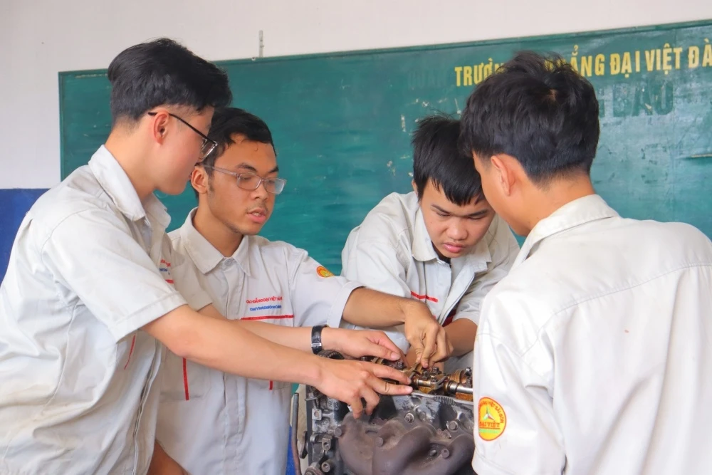 TRUNG HỌC NGHỀ: ĐẨY MẠNH PHÂN LUỒNG NÂNG TẦM GIÁ TRỊ LAO ĐỘNG KỸ THUẬT