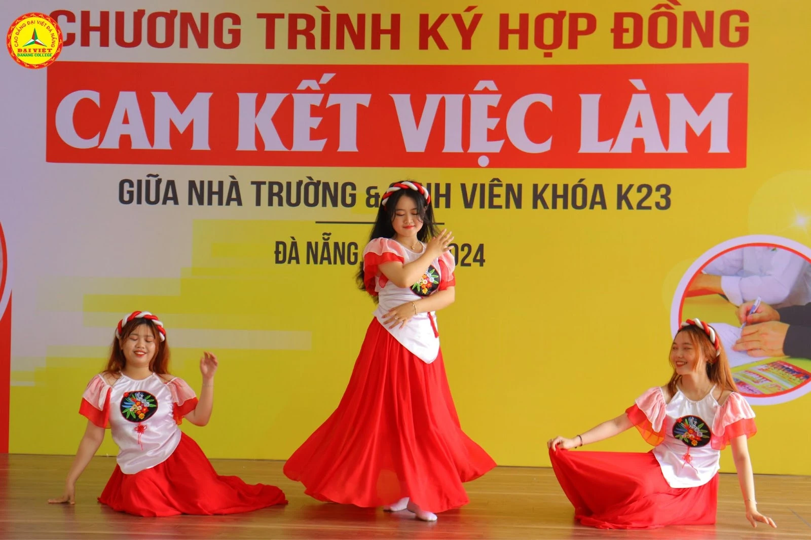 Ký Hợp Đồng Cam Kết Việc Làm K23 – Trường Cao Đẳng Đại Việt Đà Nẵng