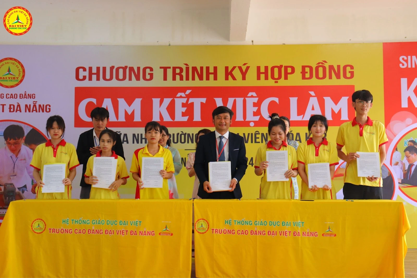 Ký Hợp Đồng Cam Kết Việc Làm K23 – Trường Cao Đẳng Đại Việt Đà Nẵng