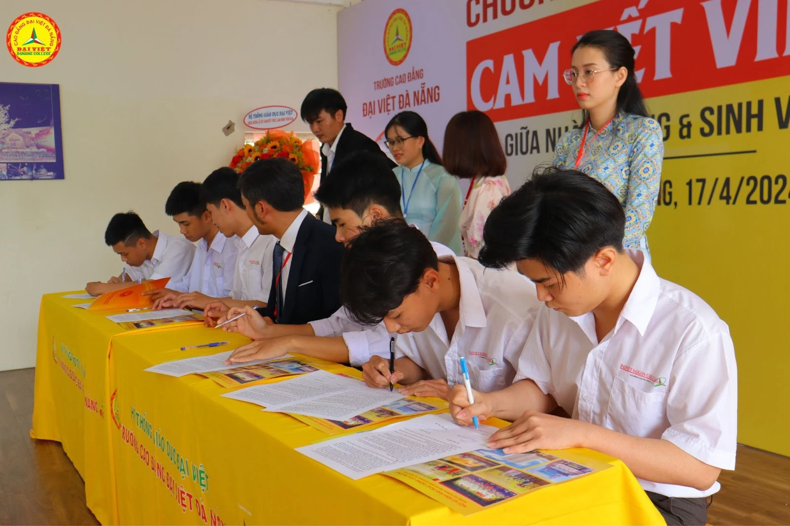 Ký Hợp Đồng Cam Kết Việc Làm K23 – Trường Cao Đẳng Đại Việt Đà Nẵng