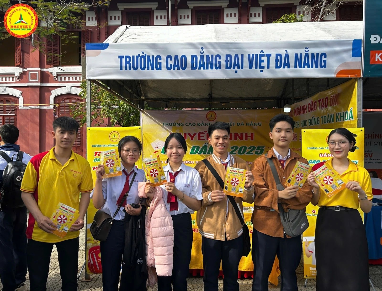 Trường Cao Đẳng Đại Việt Đà Nẵng tham gia Ngày hội Tư vấn Mùa thi 2025 – Đồng hành sĩ tử 2k7