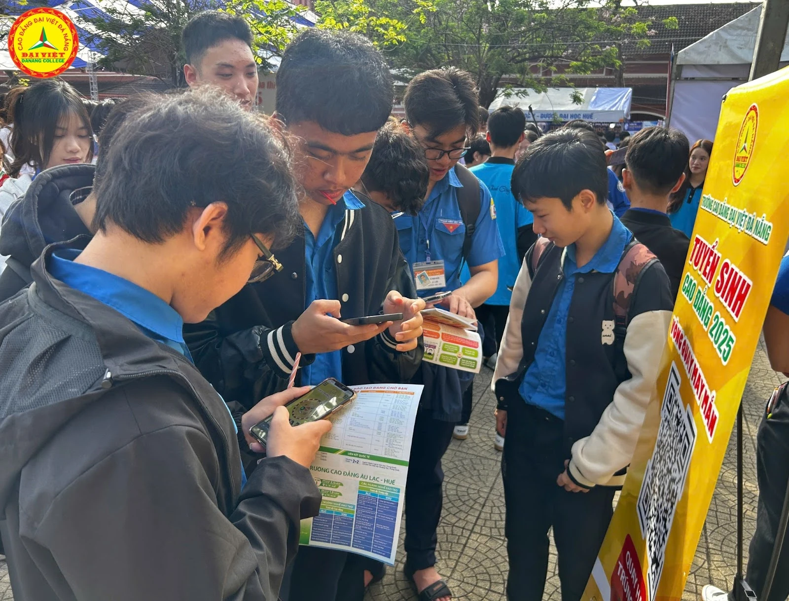Trường Cao Đẳng Đại Việt Đà Nẵng tham gia Ngày hội Tư vấn Mùa thi 2025 – Đồng hành sĩ tử 2k7