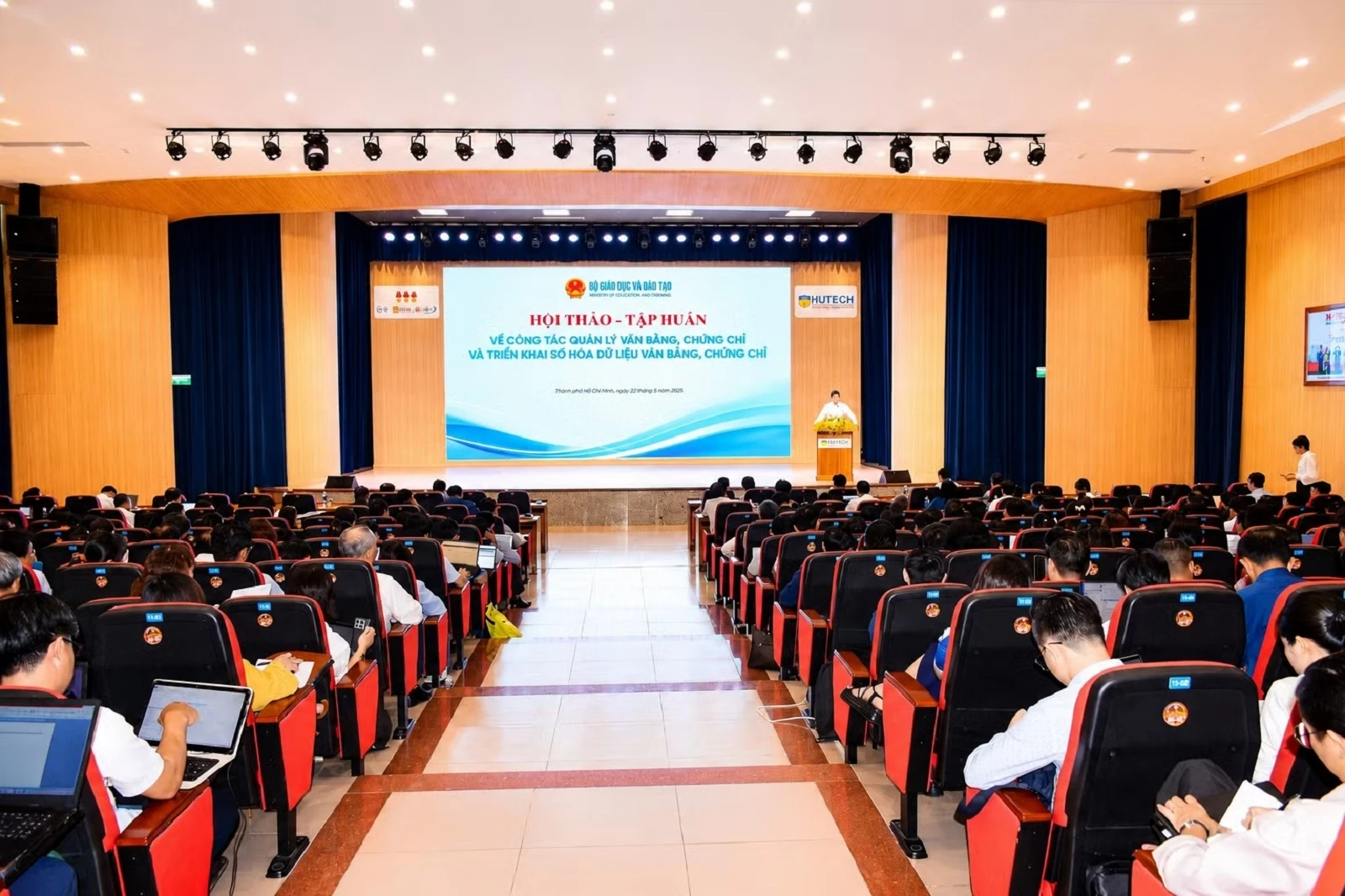 TỪ NĂM 2026, CÁC TRƯỜNG PHẢI KÝ SỐ VĂN BẰNG TRƯỚC KHI CẤP BẢN GIẤY