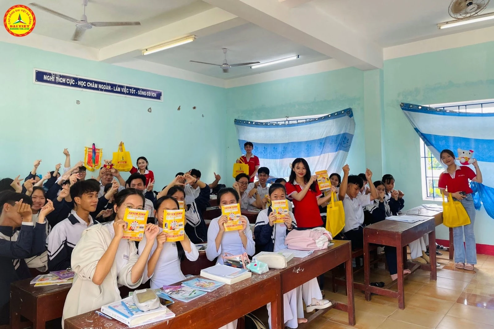 Tư Vấn Hướng Nghiệp Đợt 2 – Trường Cao Đẳng Đại Việt Đà Nẵng Tiếp Tục Hành Trình Tại Quảng Nam – Phú Yên