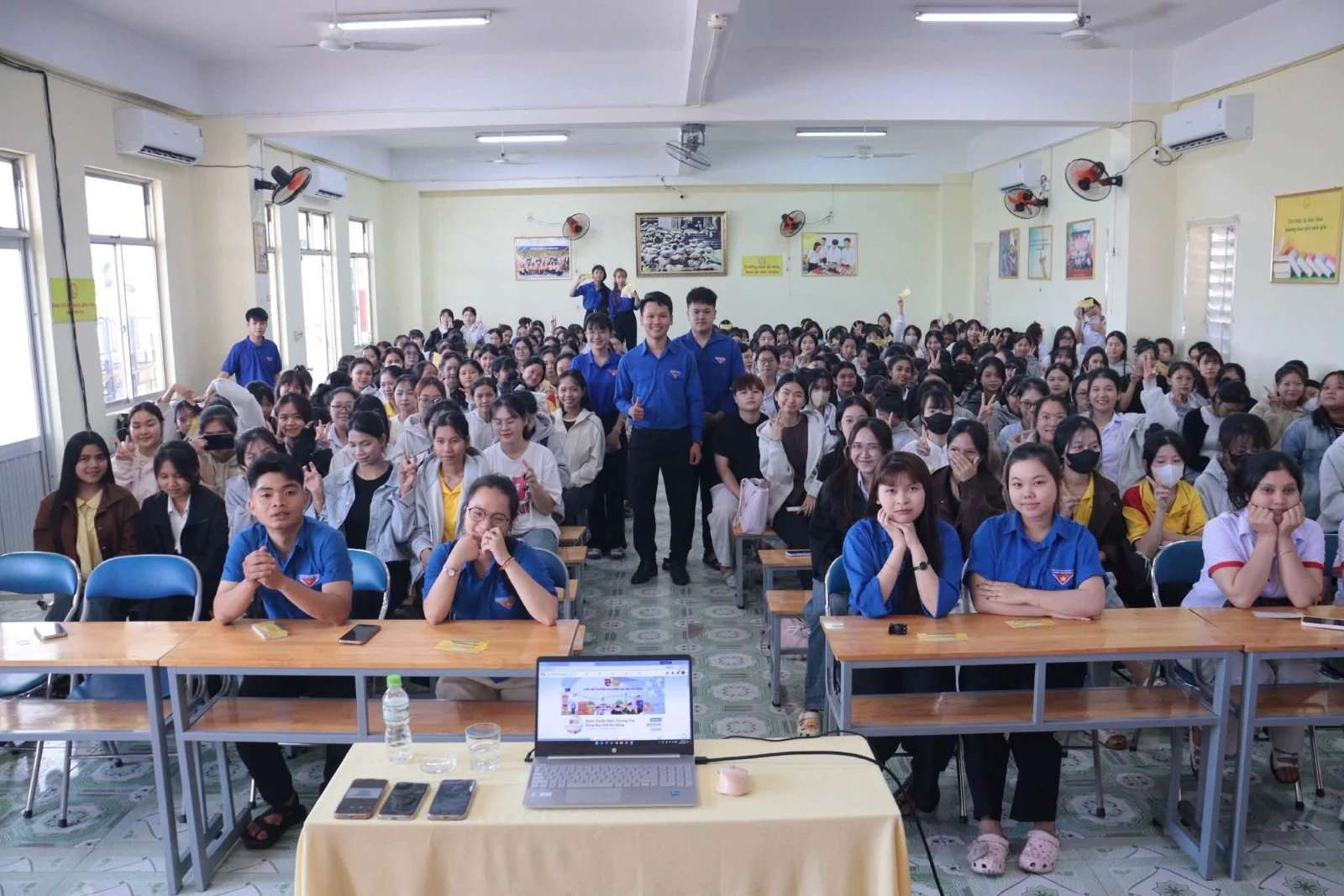 TUẦN SINH HOẠT CÔNG DÂN VÀ ĐỊNH HƯỚNG CHO TÂN SINH VIÊN KHÓA 26